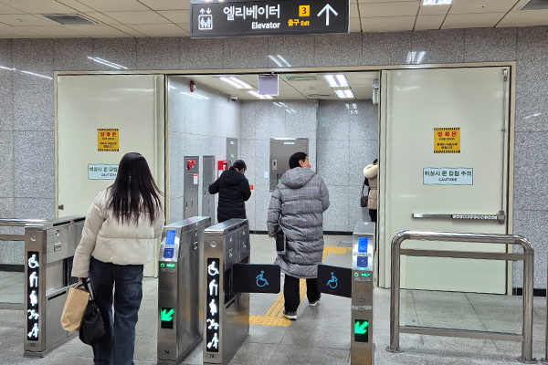 대흥역 3번 엘리베이터 탑승